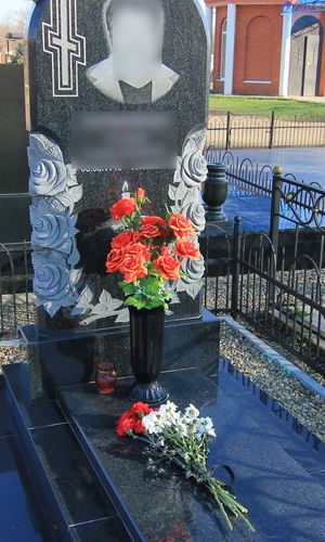 Памятник 2135
